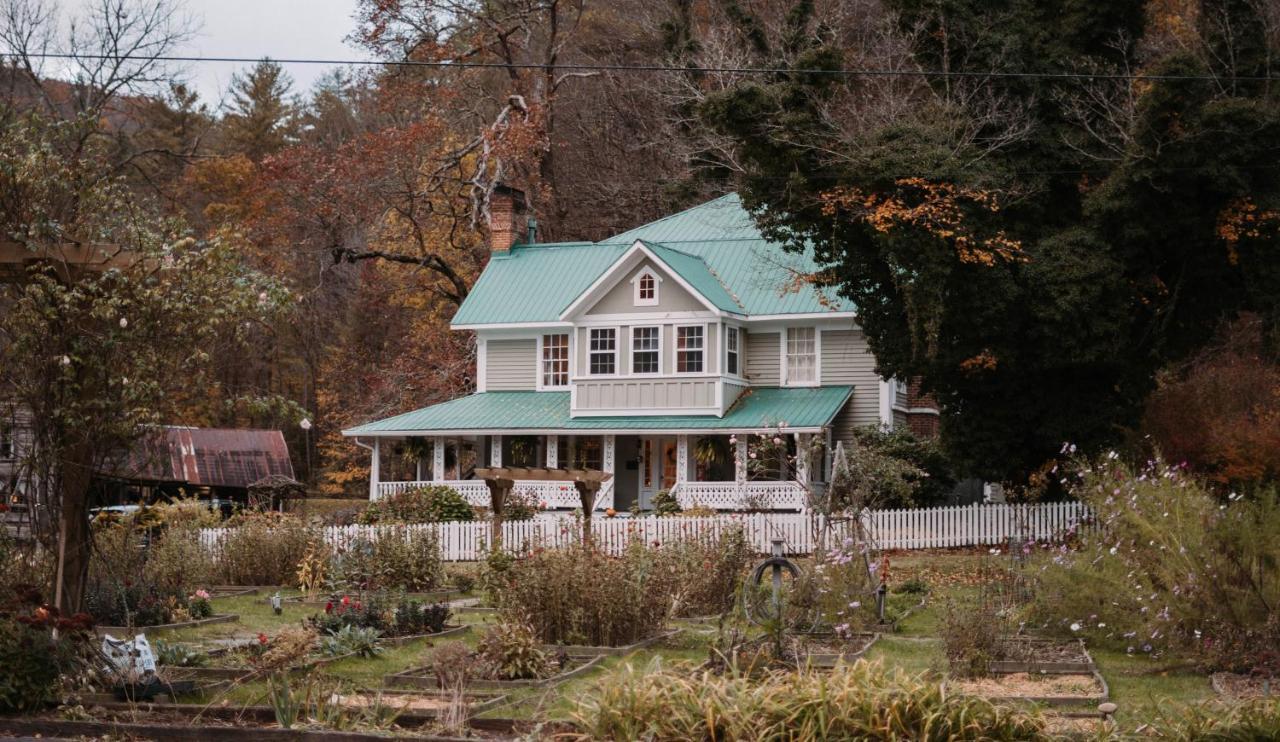 The Mast Farm Inn Banner Elk Exterior photo