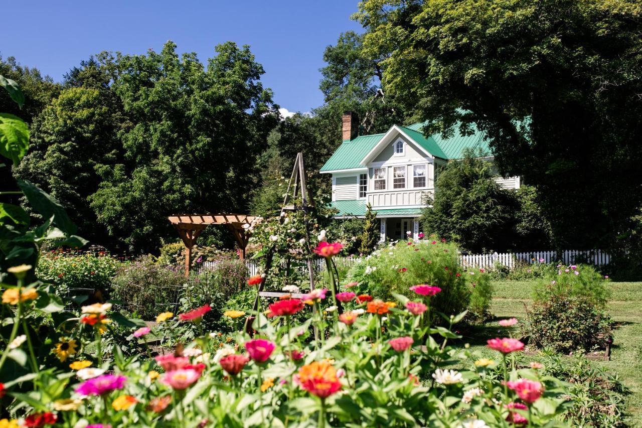 The Mast Farm Inn Banner Elk Exterior photo